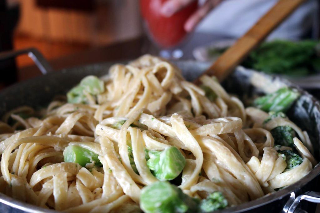 How to Make Alfredo Sauce from Scratch