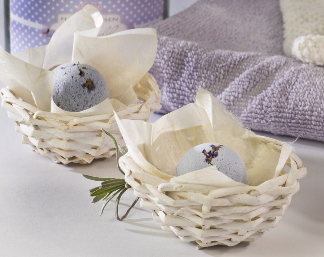 How to Make Bath Bombs to Treat Sore Muscles - Pioneer Thinking