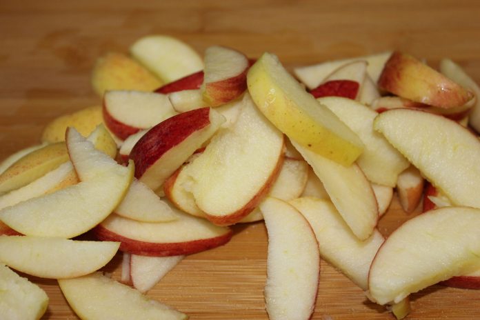 Keep Apple Slices from Turning Brown Naturally