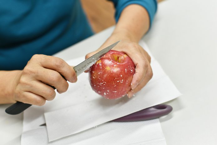 Tips on How to Get Wax Off Apples