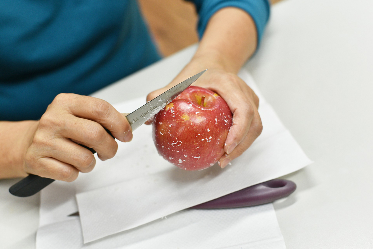 Tips on How to Get Wax Off Apples