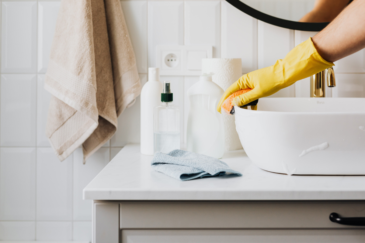 How to Clean The Bathroom Step by Step