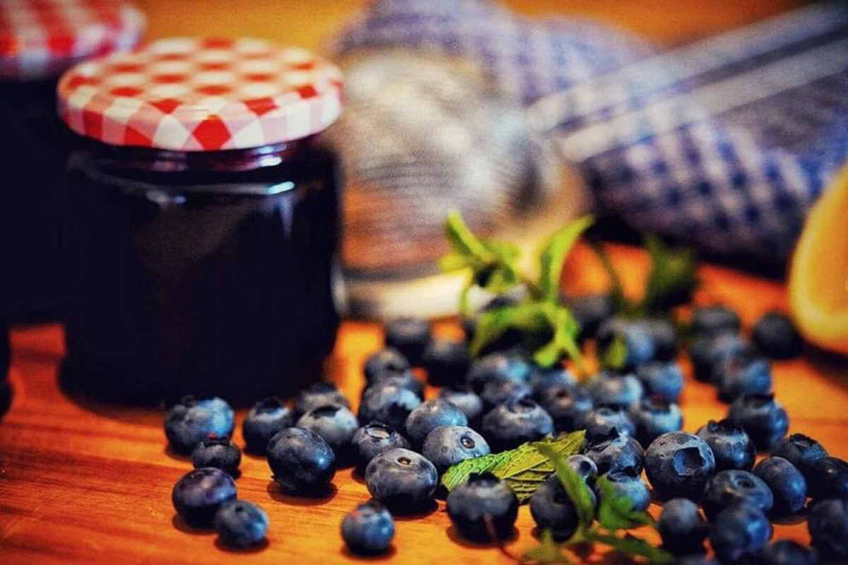 Canning - How to Make Homemade Blueberry Chutney - Pioneerthinking.com