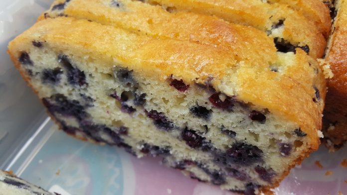 Delicious Blueberry and Poppy Seed Cake