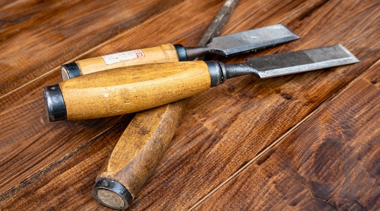 Wood Carving: How to Sharpen Straight Chisels