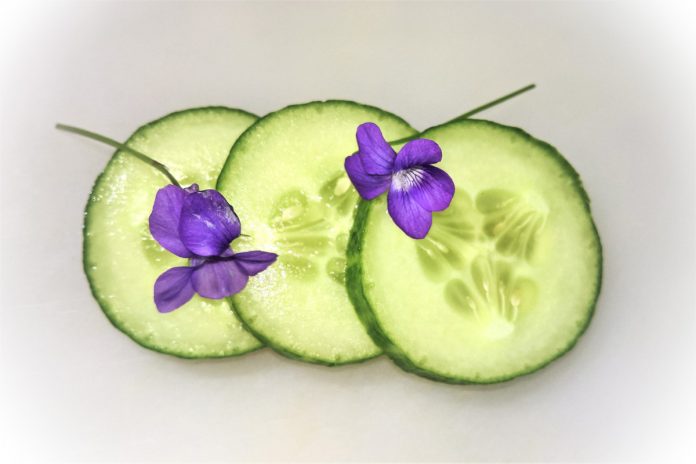 How to Make a Cucumber Facial for Oily Skin