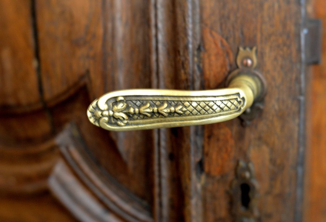 How to Clean Brass Door Handles