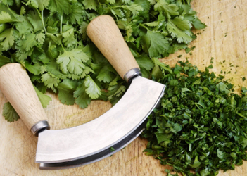 Making Herb Vinegar from Your Herbal Garden