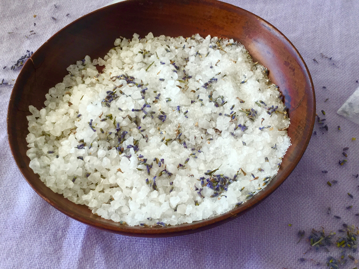Make Your Own Natural Lavender Bath Salts