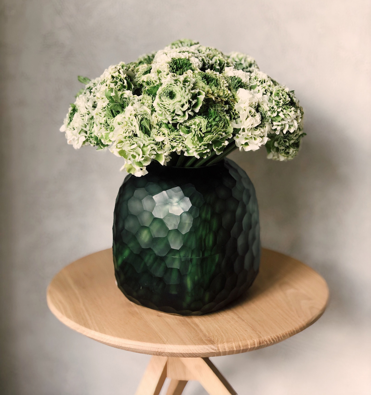 Reasons to Choose Green Vases for Flower Arrangements