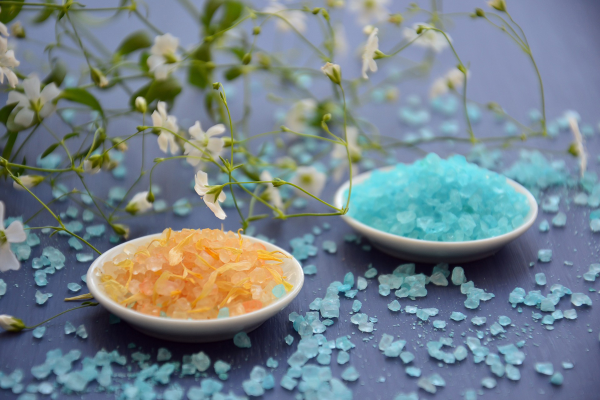 Benefits of a Sea Salt Body Scrub with Essential Oils