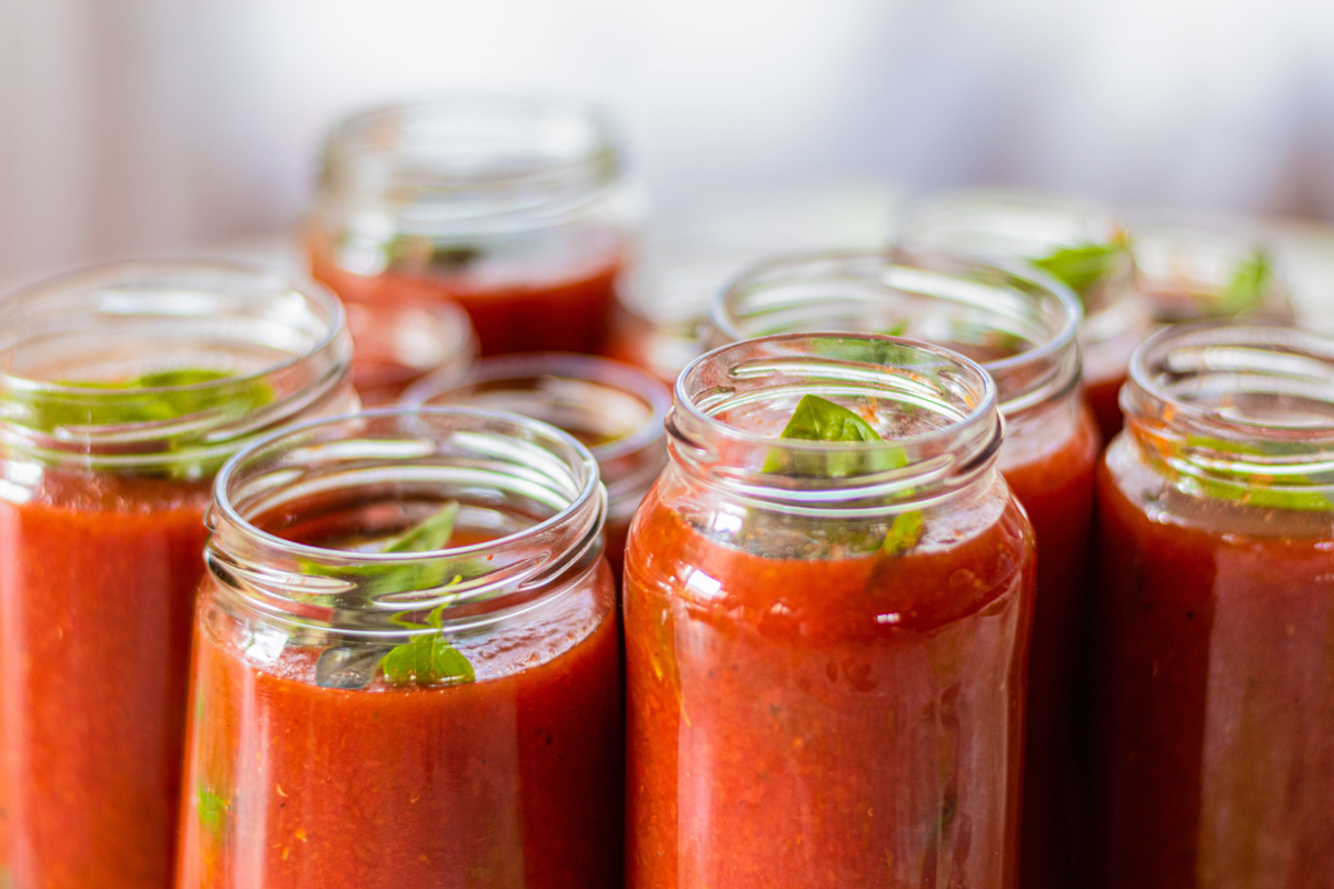 Canning – How to Can Homemade Basil Tomato Sauce