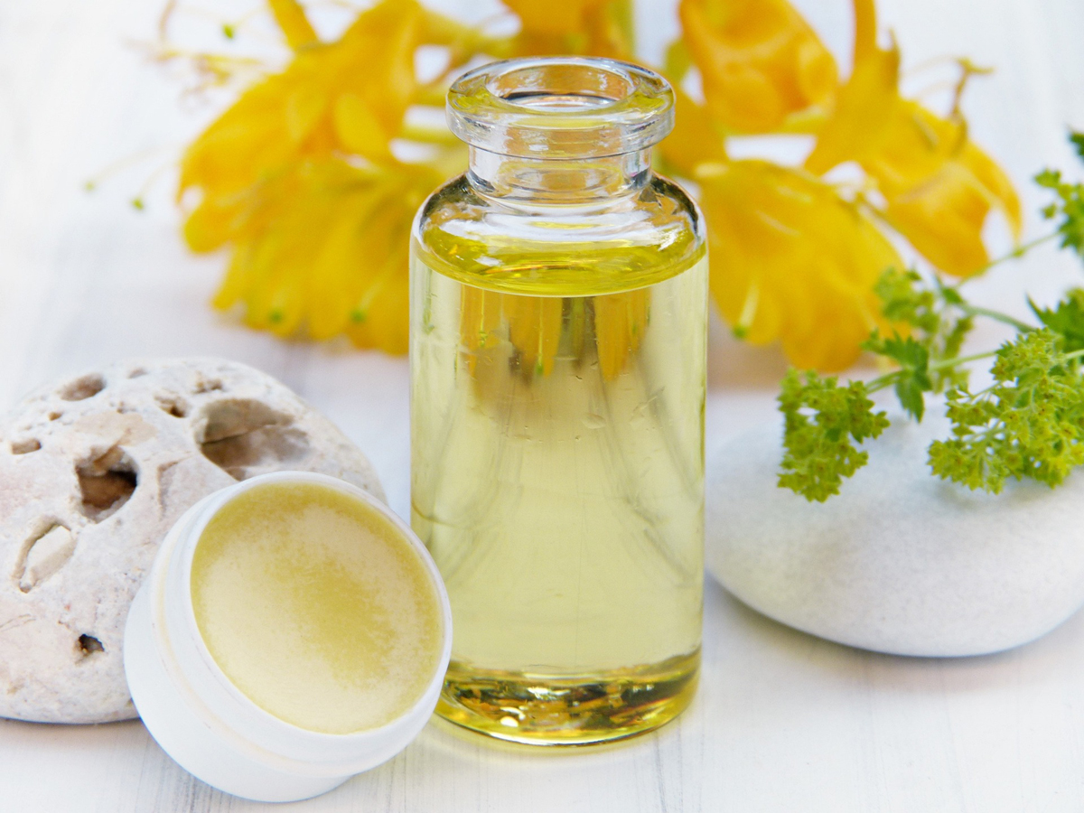 How to Make Natural Products Using 5 Essential Oils or Less