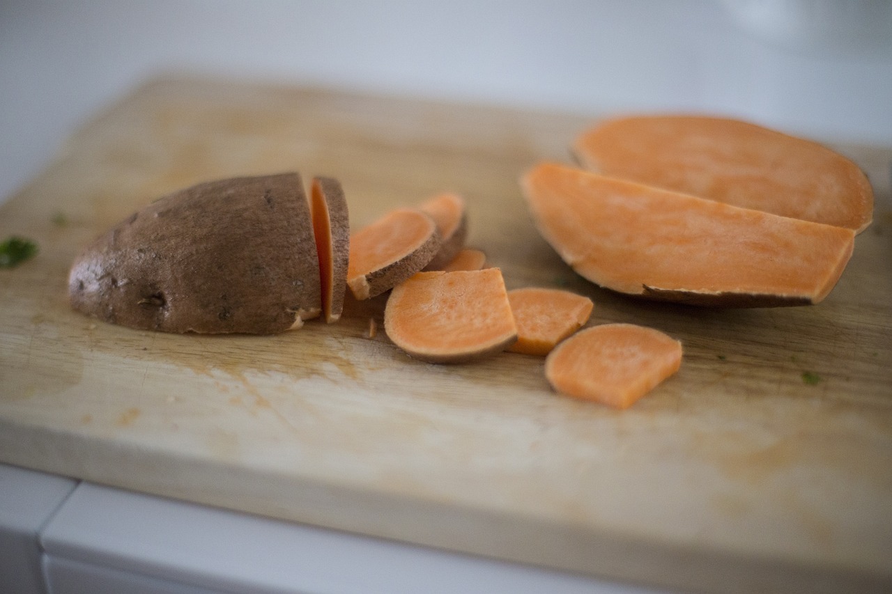 Guide to Dehydrating Sweet Potatoes: Storage, Rehydration, and Uses