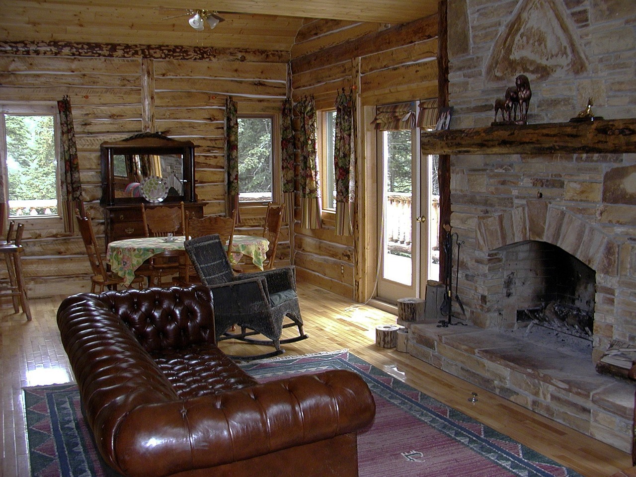 The Right Décor Completes the Log Home Lifestyle