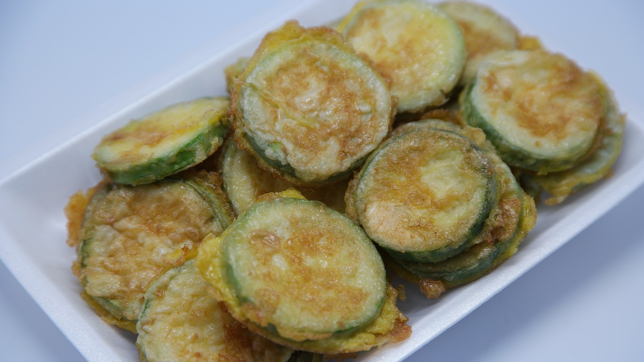 How to Pan-Fry Zucchini, Green Tomatoes, Okra, Or Cabbage to Retain Their Country Flavors